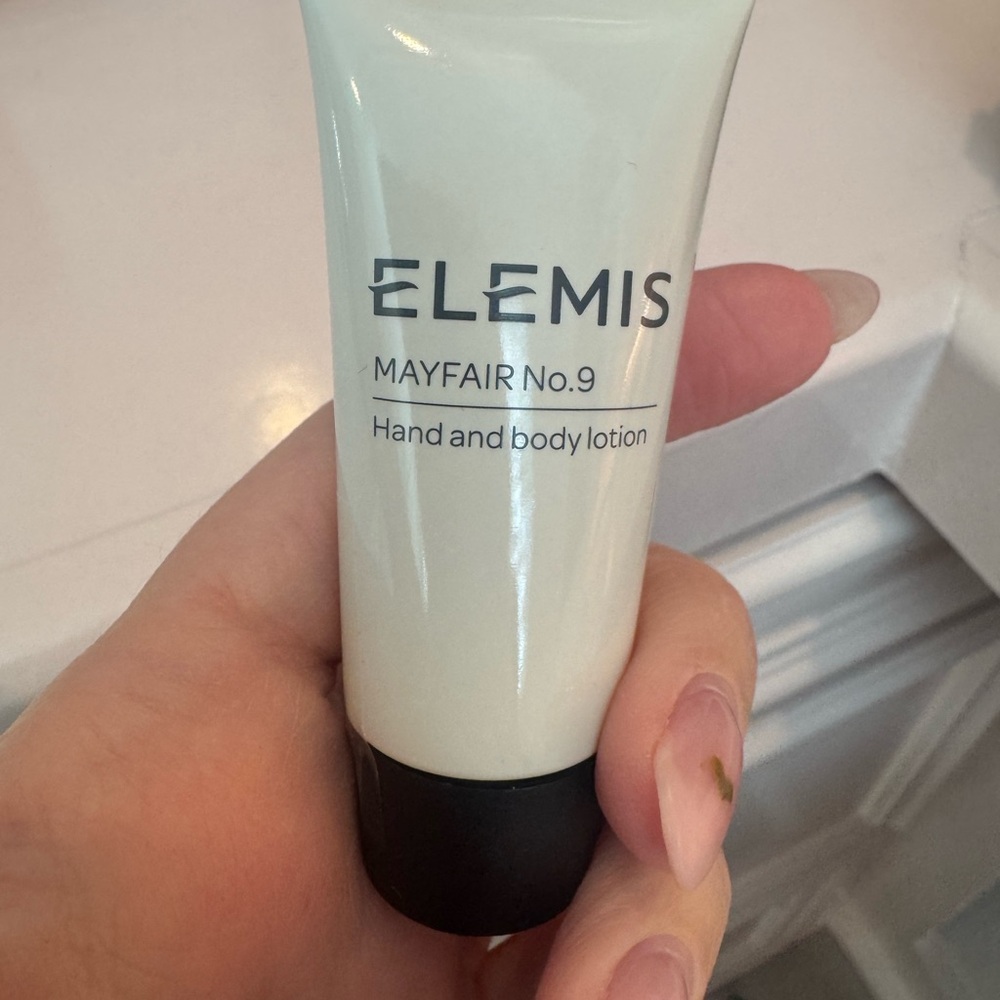 ELEMIS Skincare Set with Red Temperley London cosmetic case - Picture 6 of 15